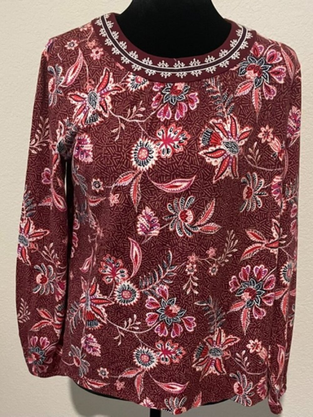 Women's Old Navy Long Sleeve Blouse With Keyhole Back Button Closure Size Medium